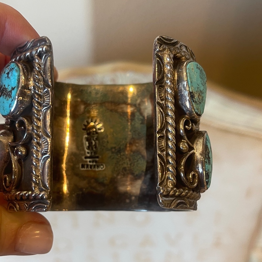 Turquoise and Sterling Silver Native American cuff bracelet. Unisex - Picture 5 of 7